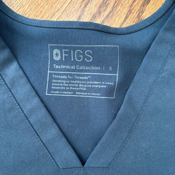 Figs scrub top - Picture 2 of 3
